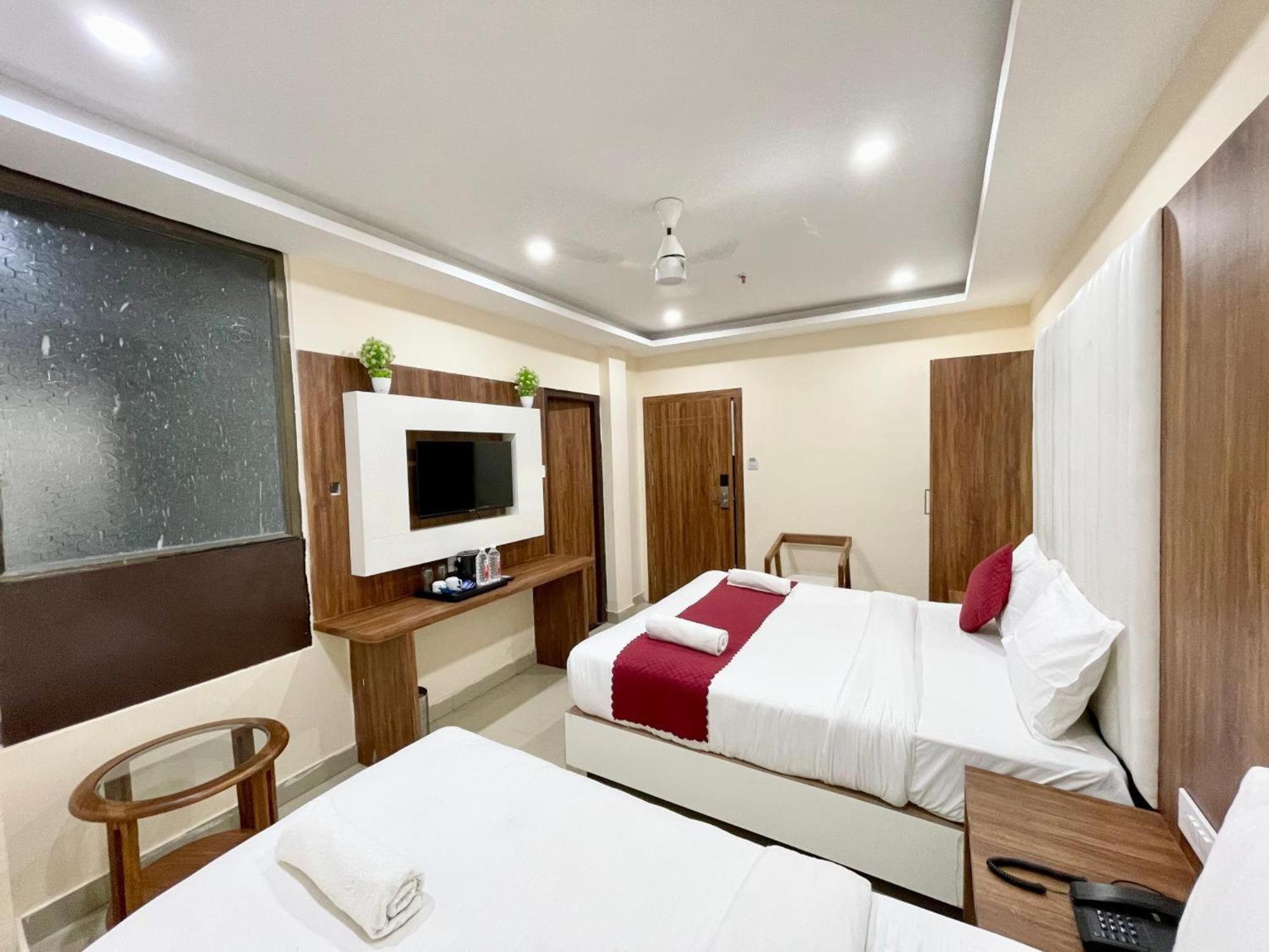 Hotel Shree Radha Krishna พาราณสี ภายนอก รูปภาพ