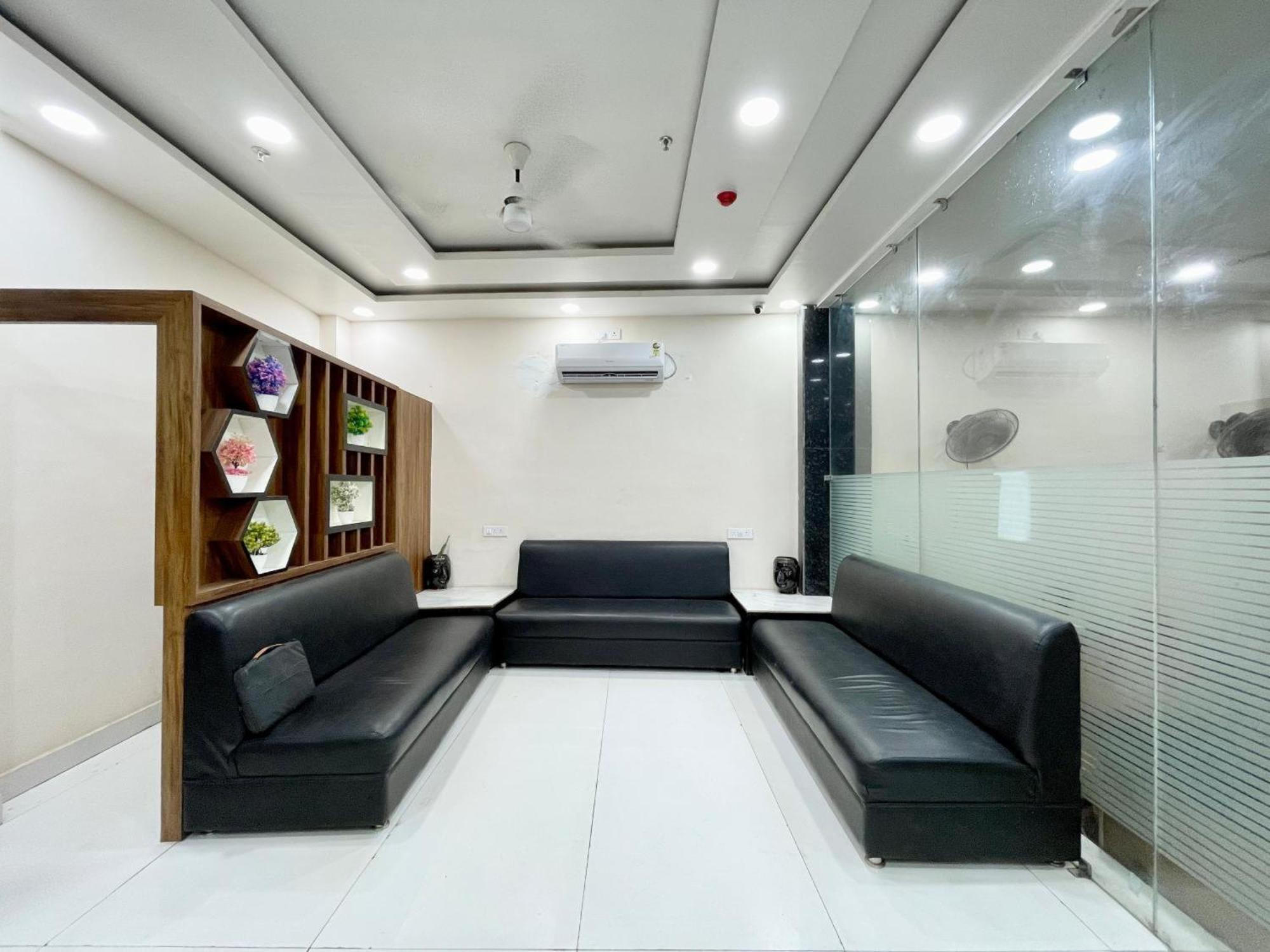 Hotel Shree Radha Krishna พาราณสี ภายนอก รูปภาพ